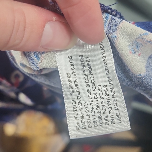 Xhilaration 2x Navy Floral Top with snap closure and tie in the front - Picture 6 of 6